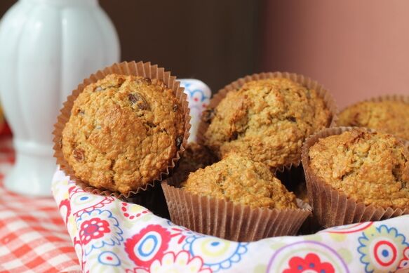 Oat muffins with almonds - a fragrant dessert for those who lose weight on a Mediterranean diet